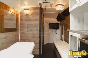 2002 E450 Mobile Esthetic Truck Mobile Hair Salon Truck Interior Lighting California Gas Engine for Sale