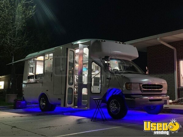 2002 Econoline E-450 Kitchen Food Truck All-purpose Food Truck Iowa Gas Engine for Sale