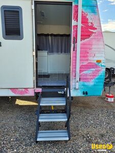 2002 Fleetwood Mobile Hair & Nail Salon Truck Diamond Plated Aluminum Flooring Arizona for Sale