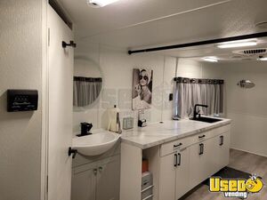 2002 Fleetwood Mobile Hair & Nail Salon Truck Dressing Room Arizona for Sale