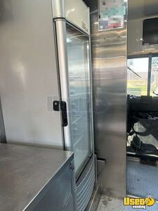 2002 Food Truck All-purpose Food Truck Diamond Plated Aluminum Flooring Texas Diesel Engine for Sale