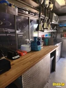 2002 Food Truck All-purpose Food Truck Insulated Walls Florida Gas Engine for Sale