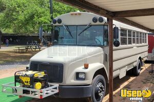 2002 Food Truck Bus All-purpose Food Truck Insulated Walls Texas Diesel Engine for Sale