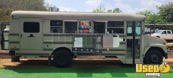 2002 Food Truck Bus All-purpose Food Truck Texas Diesel Engine for Sale