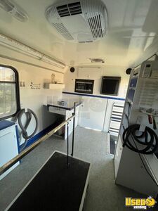 2002 Ford 450 Pet Grooming Truck Pet Care / Veterinary Truck Bathroom California Gas Engine for Sale
