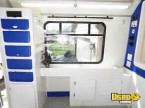 2002 Ford 450 Pet Grooming Truck Pet Care / Veterinary Truck Cabinets California Gas Engine for Sale