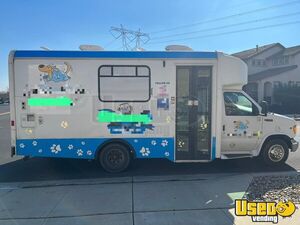 2002 Ford 450 Pet Grooming Truck Pet Care / Veterinary Truck California Gas Engine for Sale