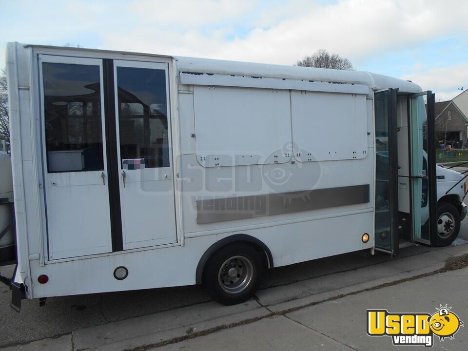 Ready To Use Ford 25 Kitchen Food Truck Used Mobile Food Unit