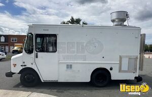 2002 Kitchen Food Truck All-purpose Food Truck Concession Window Virginia Diesel Engine for Sale