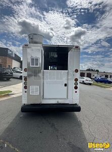 2002 Kitchen Food Truck All-purpose Food Truck Insulated Walls Virginia Diesel Engine for Sale
