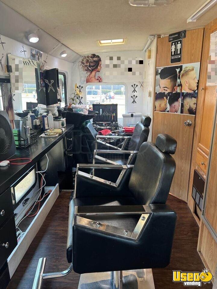 2002 Chevrolet Mobile Beauty Hair Salon Truck Mobile Business Unit