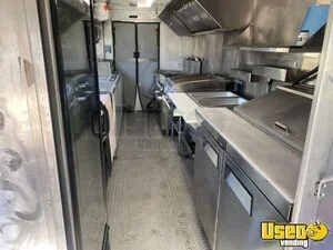 2002 Mt45 All-purpose Food Truck Diamond Plated Aluminum Flooring Georgia Diesel Engine for Sale