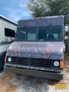 2002 Mt45 Chassis Step Van Kitchen Food Truck All-purpose Food Truck Air Conditioning Florida Diesel Engine for Sale
