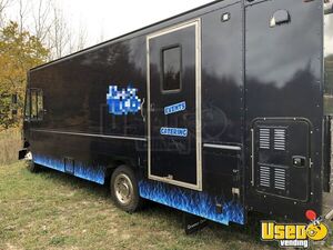 2002 Mt45 Chasssis Barbecue Food Truck Air Conditioning Michigan Diesel Engine for Sale