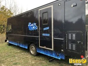 2002 Mt45 Chasssis Barbecue Food Truck Air Conditioning Michigan Diesel Engine for Sale