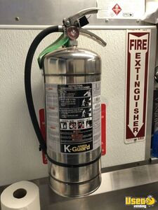 2002 Mt45 Chasssis Barbecue Food Truck Fire Extinguisher Michigan Diesel Engine for Sale