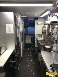 2002 Mt45 Chasssis Barbecue Food Truck Insulated Walls Michigan Diesel Engine for Sale