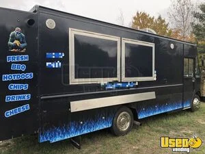 2002 Mt45 Chasssis Barbecue Food Truck Michigan Diesel Engine for Sale