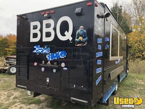 2002 Mt45 Chasssis Barbecue Food Truck Stainless Steel Wall Covers Michigan Diesel Engine for Sale