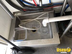 2002 Mt45 Chasssis Barbecue Food Truck Steam Table Michigan Diesel Engine for Sale