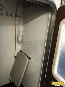 2002 Mt45 Chasssis Barbecue Food Truck Work Table Michigan Diesel Engine for Sale