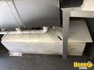 2002 Mt45 Chasssis Barbecue Food Truck Work Table Michigan Diesel Engine for Sale