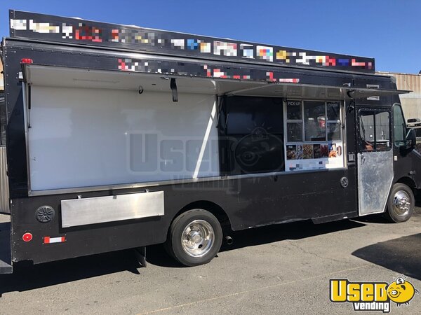 2002 Mt45 Kitchen Food Truck All-purpose Food Truck California Diesel Engine for Sale