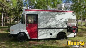 2002 Mt45 Step Van Kitchen Food Truck All-purpose Food Truck Air Conditioning Colorado Diesel Engine for Sale