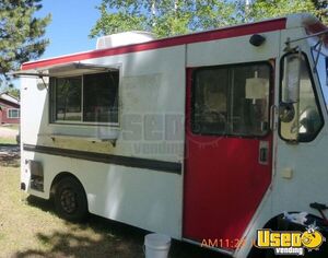 2002 Mt45 Step Van Kitchen Food Truck All-purpose Food Truck Concession Window Colorado Diesel Engine for Sale
