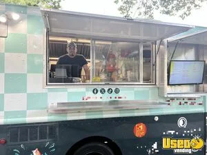2002 N Line Walk-in Van All-purpose Food Truck Stainless Steel Wall Covers Maryland Diesel Engine for Sale
