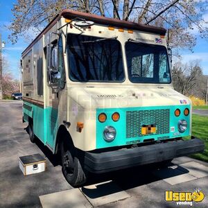 2002 P40 Stepvan Mobile Boutique Exterior Customer Counter New York Diesel Engine for Sale
