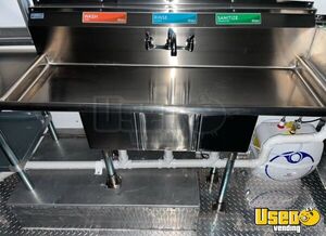 2002 P42 All-purpose Food Truck Diamond Plated Aluminum Flooring Colorado Diesel Engine for Sale