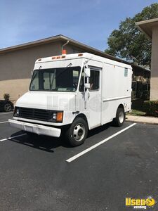 2002 P42 Diesel Step Van Kitchen Food Truck All-purpose Food Truck Stainless Steel Wall Covers Florida Diesel Engine for Sale