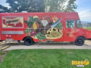 2002 P42 Kitchen Food Truck All-purpose Food Truck Air Conditioning Montana Diesel Engine for Sale