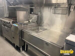 2002 P42 Kitchen Food Truck All-purpose Food Truck Backup Camera Montana Diesel Engine for Sale