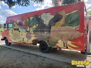 2002 P42 Kitchen Food Truck All-purpose Food Truck Concession Window Montana Diesel Engine for Sale