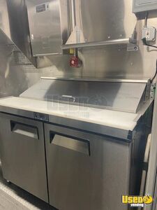 2002 P42 Kitchen Food Truck All-purpose Food Truck Upright Freezer Montana Diesel Engine for Sale