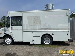 2002 P42 Kitchen Food Truck New Build Food Truck Diamond Plated Aluminum Flooring Virginia Diesel Engine for Sale