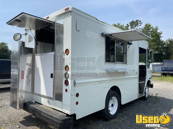 2002 P42 Kitchen Food Truck New Build Food Truck Virginia Diesel Engine for Sale