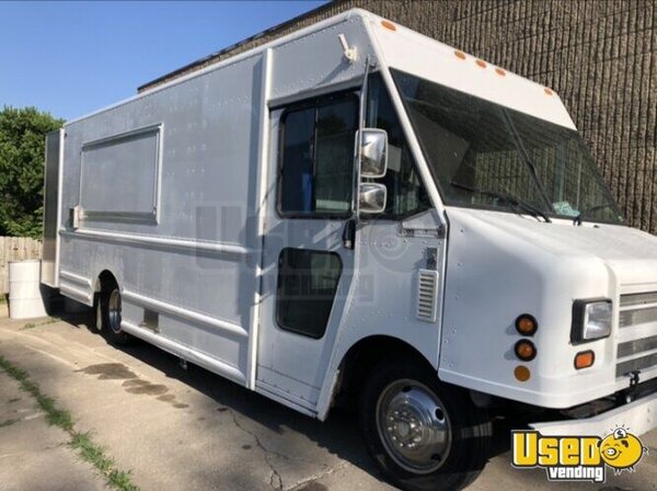 2002 P42 Step Van Kitchen Food Truck All-purpose Food Truck Concession Window Missouri Diesel Engine for Sale