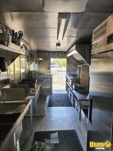 2002 P42 Step Van Kitchen Food Truck All-purpose Food Truck Diamond Plated Aluminum Flooring California Gas Engine for Sale