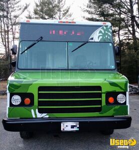 2002 P42 Step Van Kitchen Food Truck All-purpose Food Truck Stainless Steel Wall Covers Maine Diesel Engine for Sale