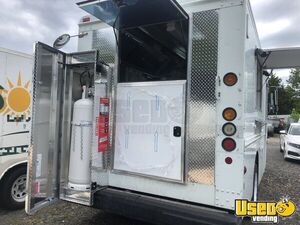 2002 P42 Stepvan Kitchen Food Truck All-purpose Food Truck Generator Virginia Diesel Engine for Sale
