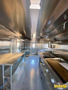 2002 Step Van Kitchen Food Truck All-purpose Food Truck Diamond Plated Aluminum Flooring Colorado Gas Engine for Sale