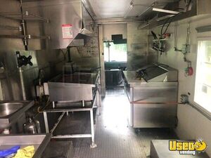2002 Step Van Kitchen Food Truck All-purpose Food Truck Floor Drains New York Gas Engine for Sale