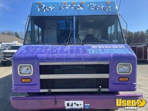 2002 Step Van Kitchen Food Truck All-purpose Food Truck Insulated Walls New York Diesel Engine for Sale