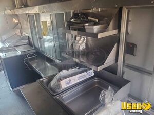 2002 Step Van Kitchen Food Truck All-purpose Food Truck Prep Station Cooler Massachusetts Diesel Engine for Sale