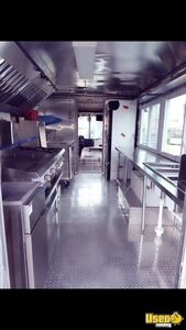 2002 Step Van Kitchen Food Truck All-purpose Food Truck Refrigerator Massachusetts Diesel Engine for Sale