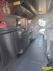 2002 Step Van Kitchen Food Truck All-purpose Food Truck Stainless Steel Wall Covers Massachusetts Diesel Engine for Sale