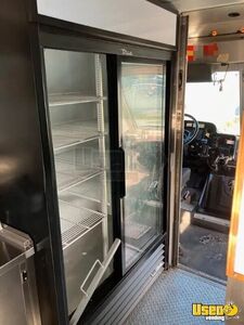 2002 Utilimaster All-purpose Food Truck Work Table British Columbia Diesel Engine for Sale